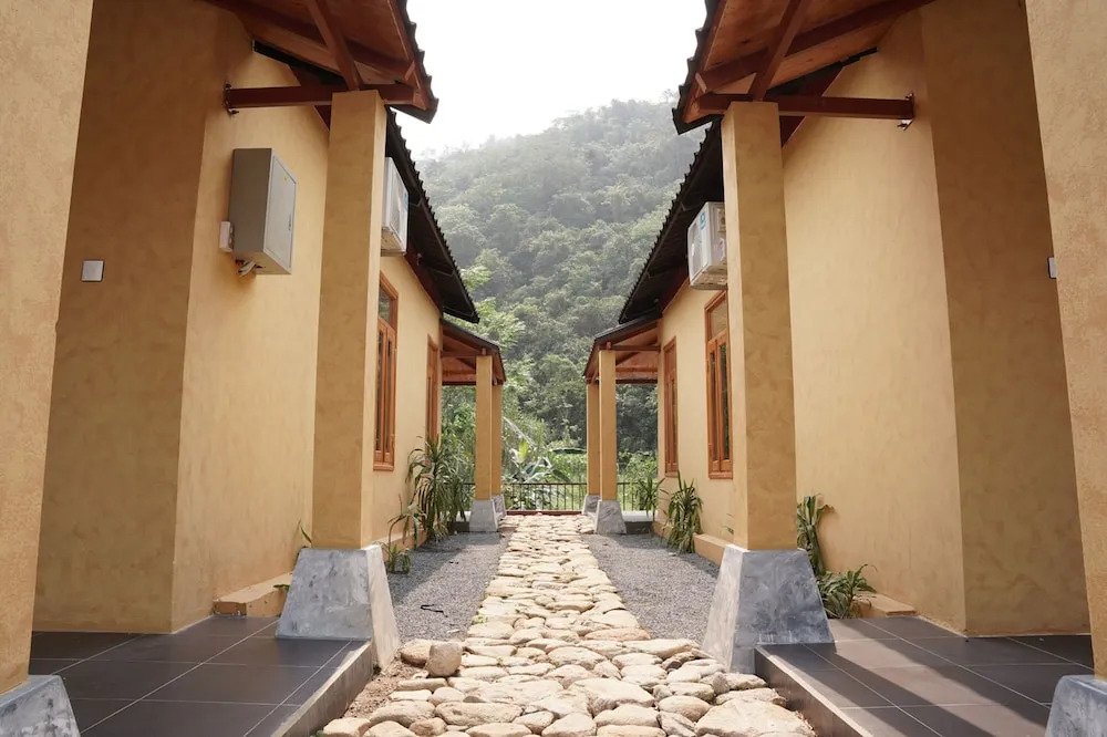 Sky Bay Lodge