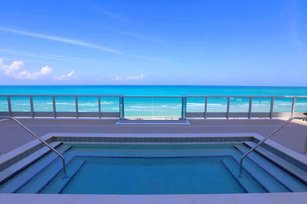 Monte Carlo Suites in Miami Beach