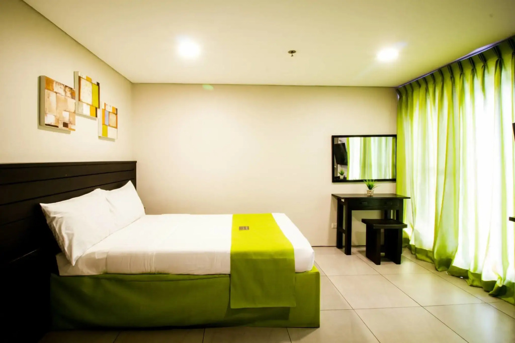 Jade Hotel and Suites