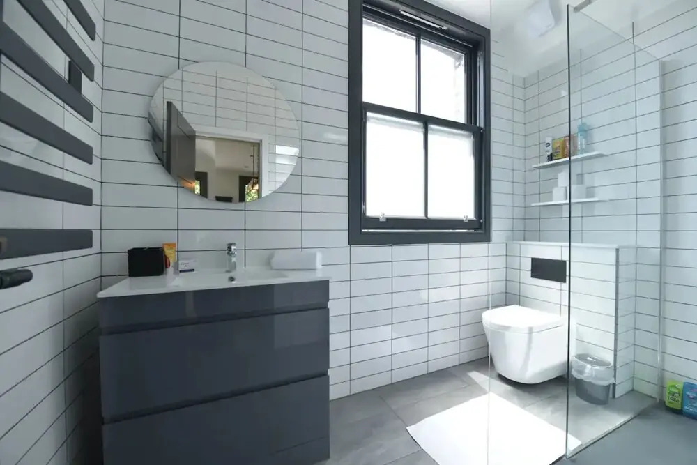 Contemporary 2 Bedroom Apartment on Columbia Road