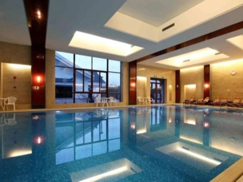 Mirror Lake Hotel