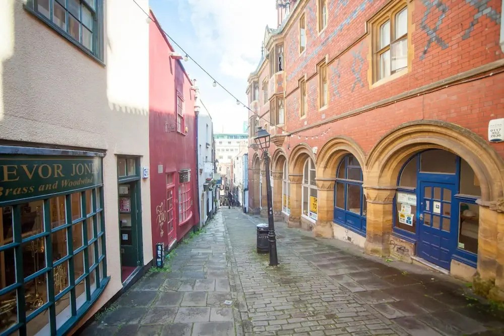 Elegant 1 Bedroom Flat With Period Features in Bristol