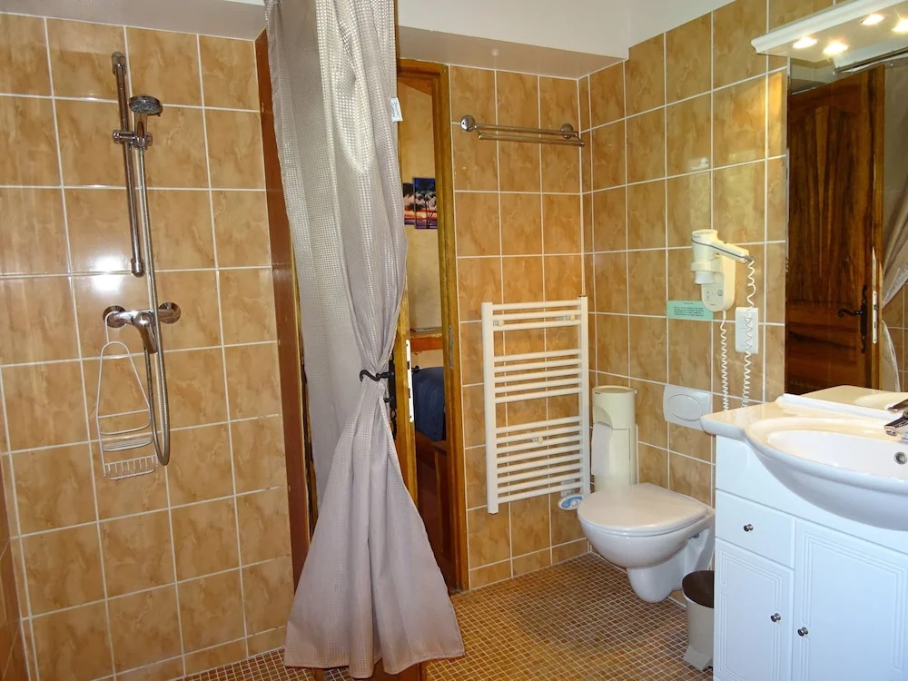 AU BOIS FLEURI Les Chambres dHôtes