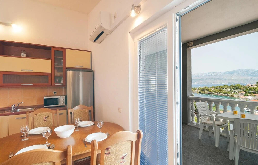 Awesome Apartment in Supetar-splitska With 1 Bedrooms and Wifi