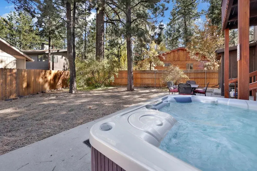 2080-eagle Point Lodge 4 Bedroom Home by RedAwning