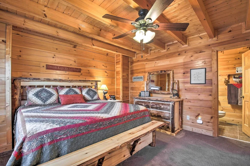 'cubbies Cabin' w/ Hot Tub ~ 7 Mi to Dollywood!