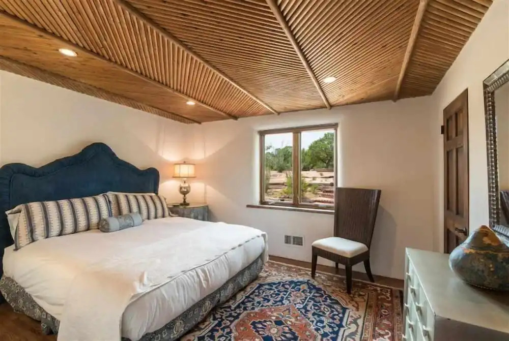 Cielo Lindo - Secluded Southwestern Retreat Within Minutes of Downtown
