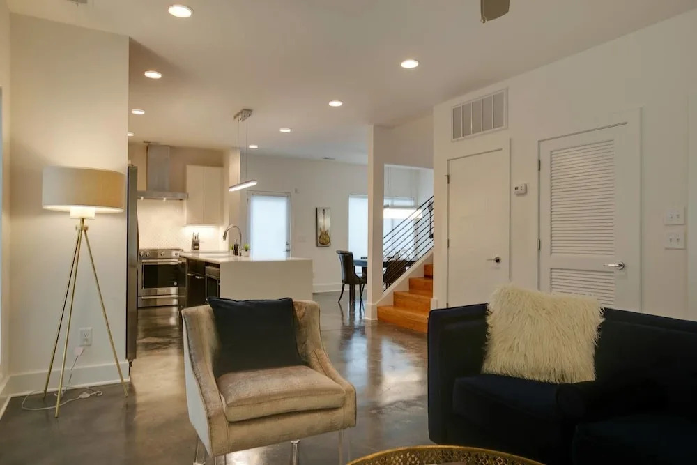 4br/3.5ba w/ Loft, Deck, & Ping Pong by Domio