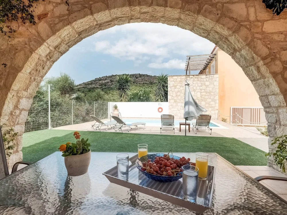 Villa in Kalamitsi near White Mountains