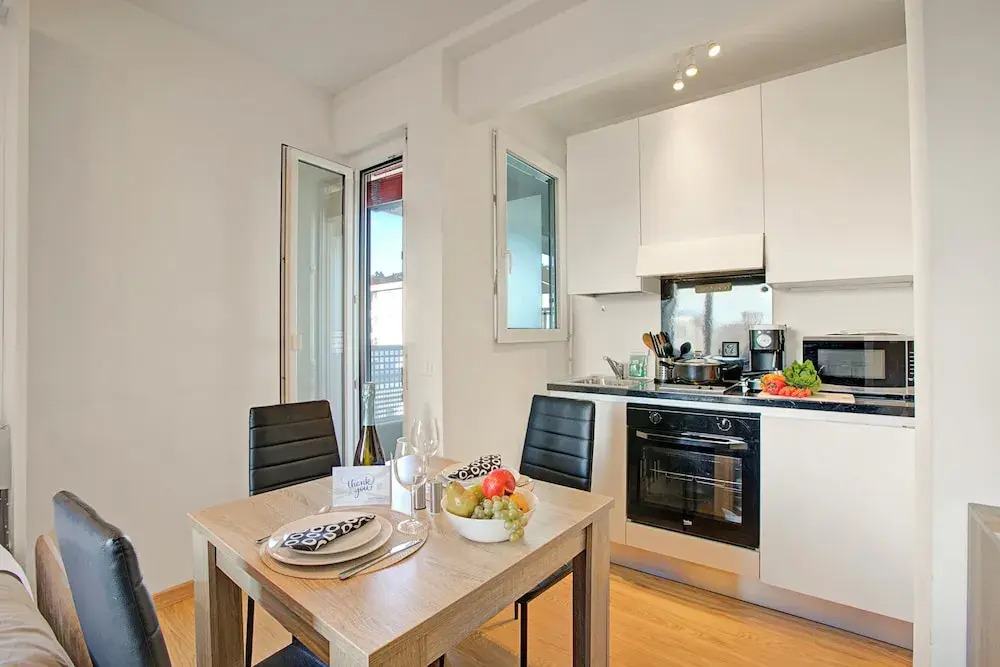 Santi Apartment Few Min From Lake
