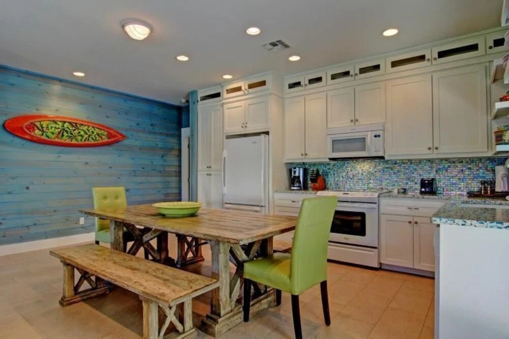 Pura Vida - 4 Br home by RedAwning