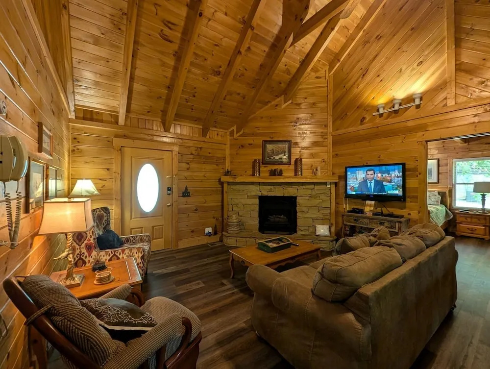 ER75 - Palmetto Place - Great location! close to all the action! cabin