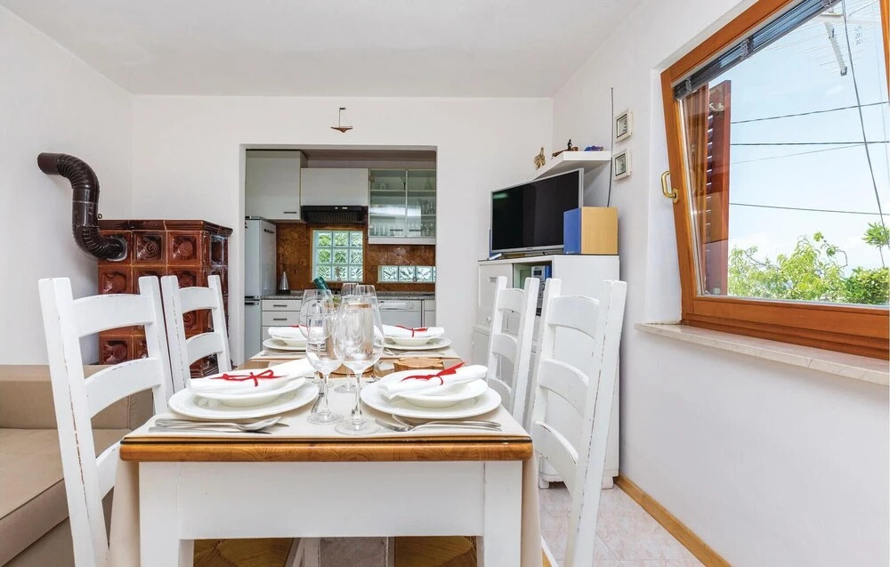 2 Bedroom Nice Home In Jadranovo