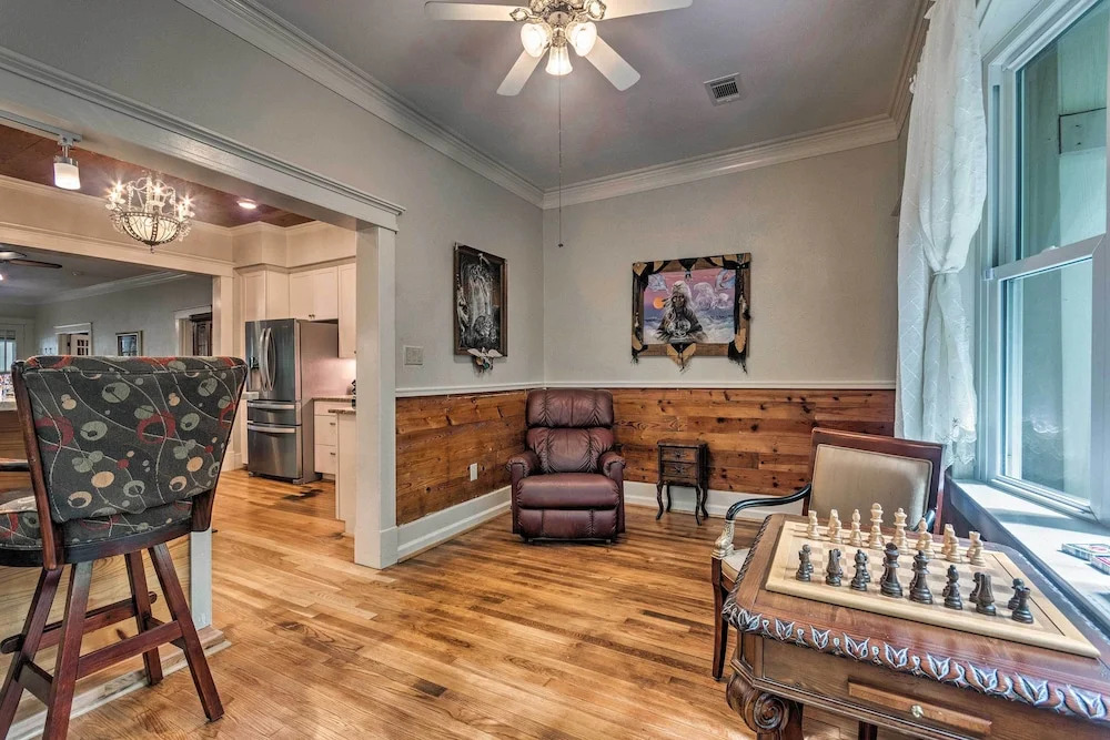 Spacious & Updated 1920's Hsnp Craftsmen Home