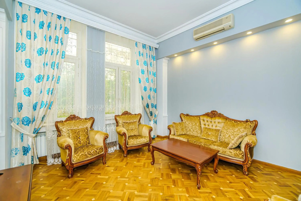 Targovu 5 Room DeLuxe Apartment