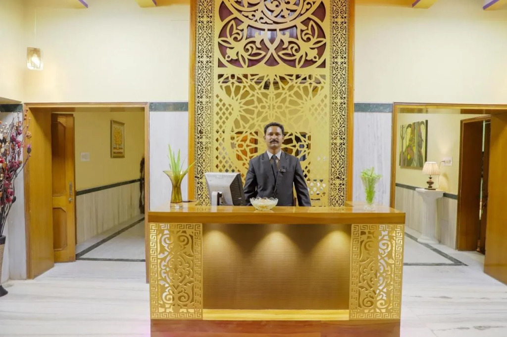 SPOT ON 66069 Nanki Palace