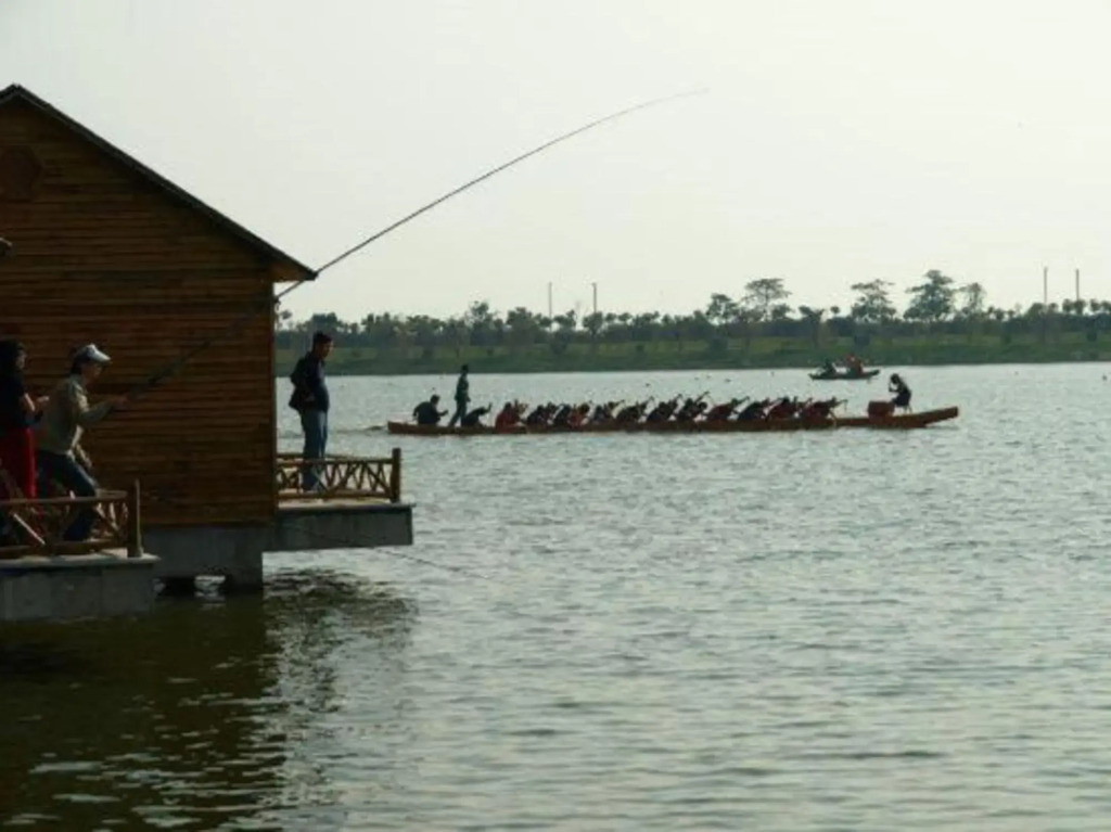 Zhushanhu Lake Town Holiday Hotel