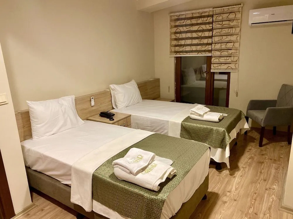 grand life hotel