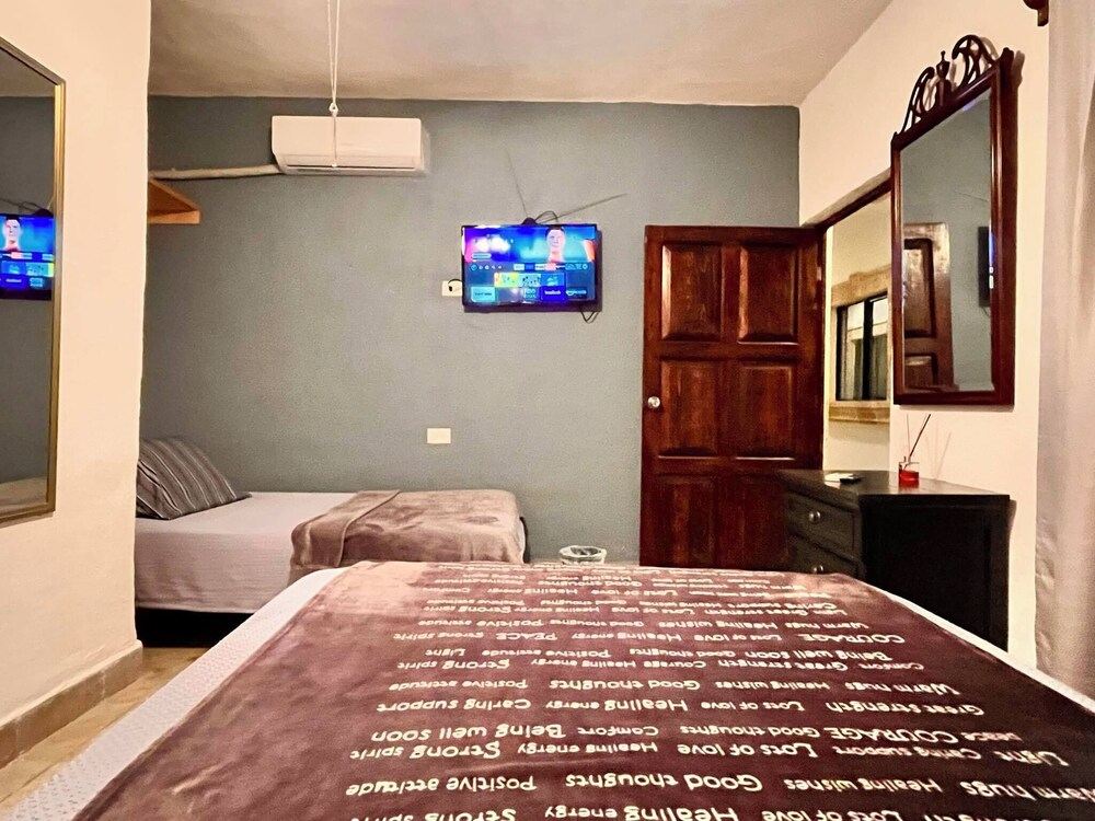 Hotel 305