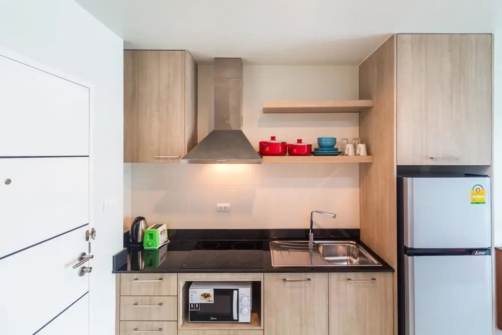 U606 - Convenient Patong Apartment for 3 People With Pool and gym