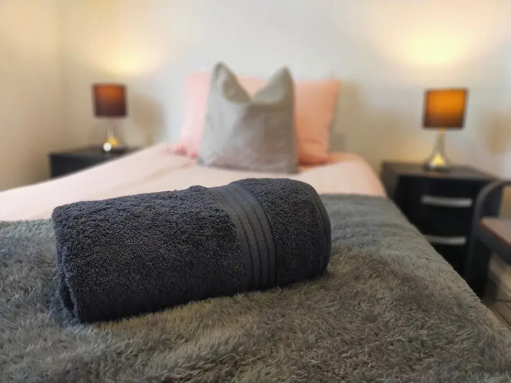 Free Parking/wifi, 3 Beds Sleep 6 Near Uni & Town!