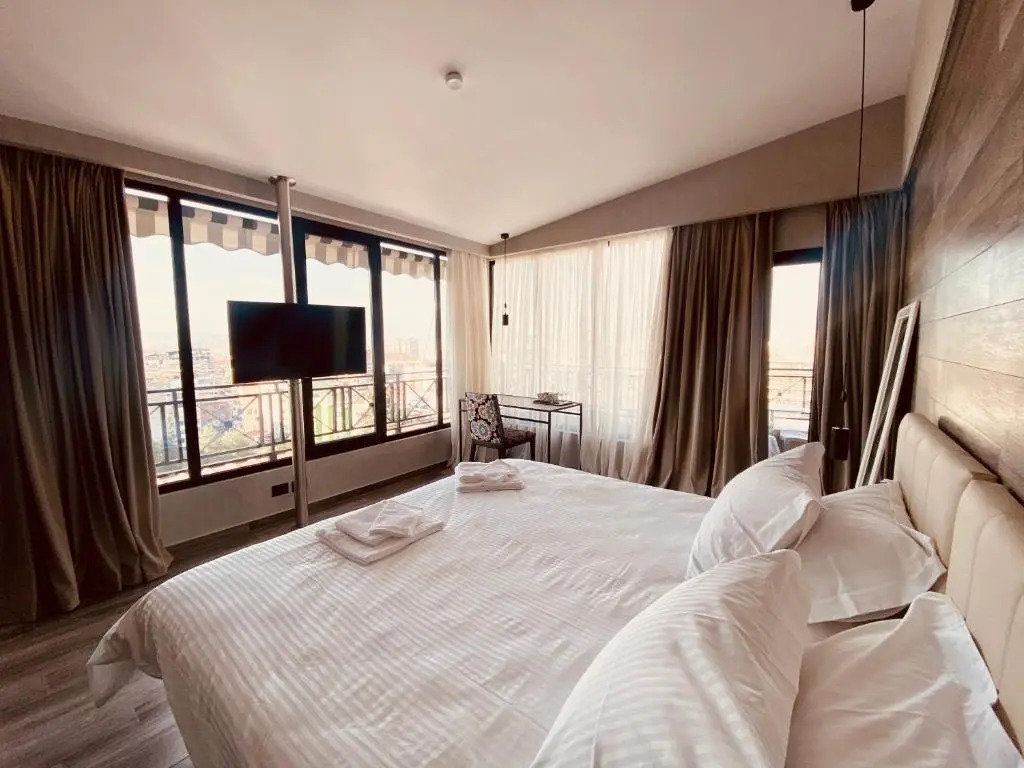 Deluxe Room 01