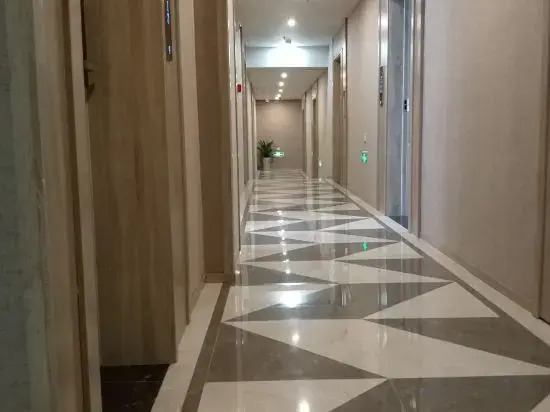 Yushangju Hotel(Chongqing Jinjian Road Metro Station)