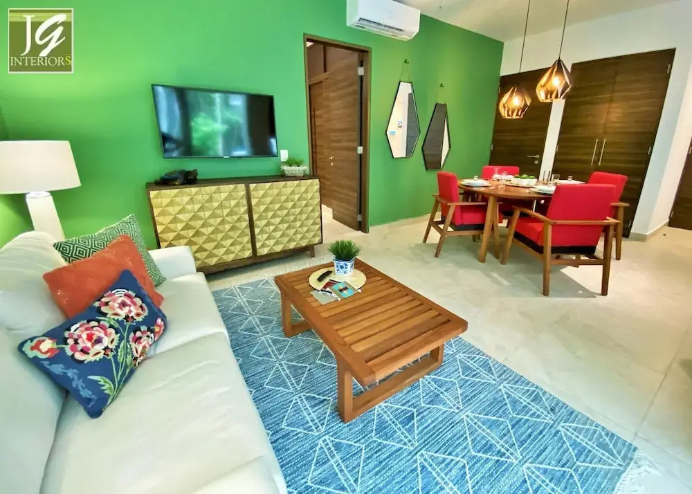 Beautiful Condo Garden Private Covered Patio Hi-speed Wi Fi Close to the Beach