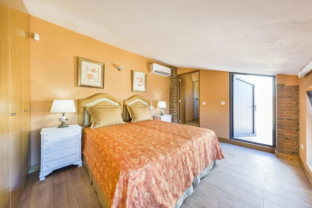 Property With 10 Bedrooms in Quelfes, With Wonderful sea View, Private