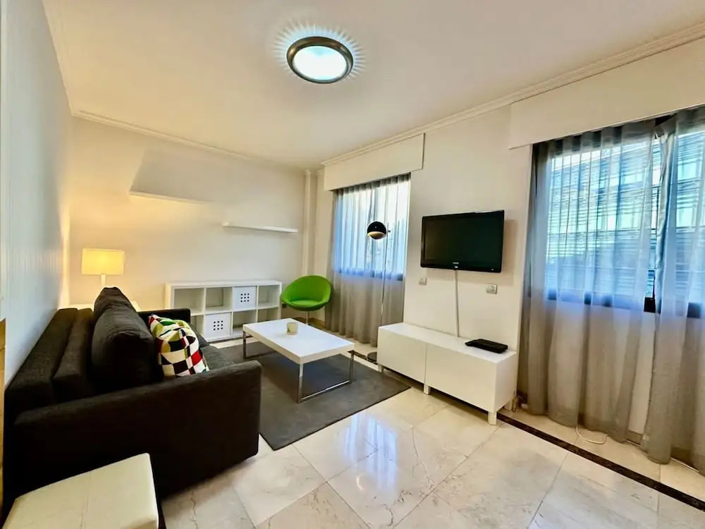 Engracia Square 1-bedroom Apartment in Chamber