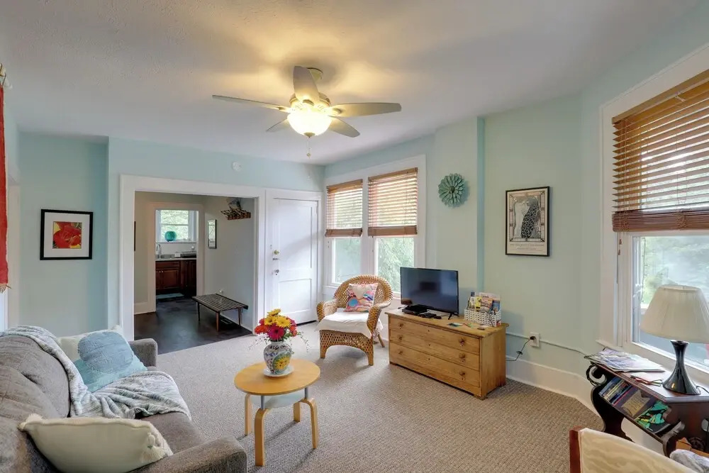 Lovely Hendersonville Retreat ~ 1 Mi to Downtown!