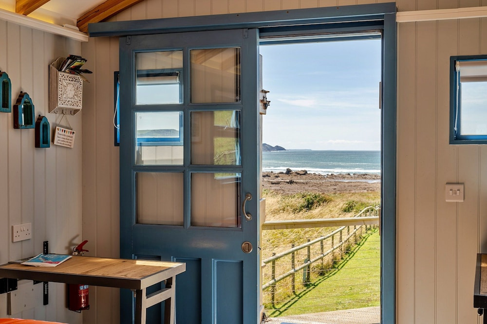 Lodge in Cornwall With Widemouth Bay Views