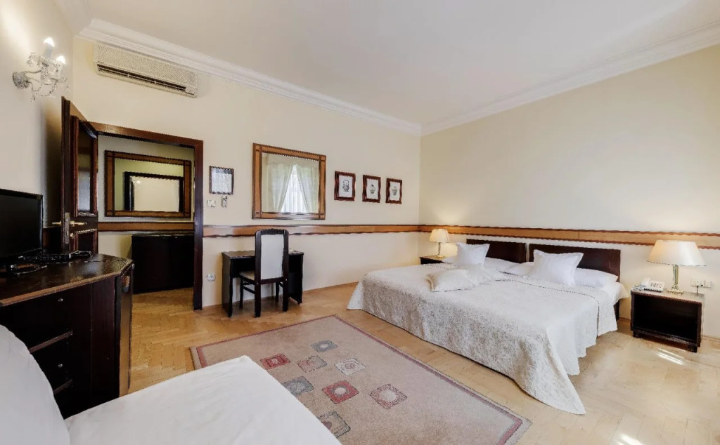 FLEUR DE LIS HOTEL