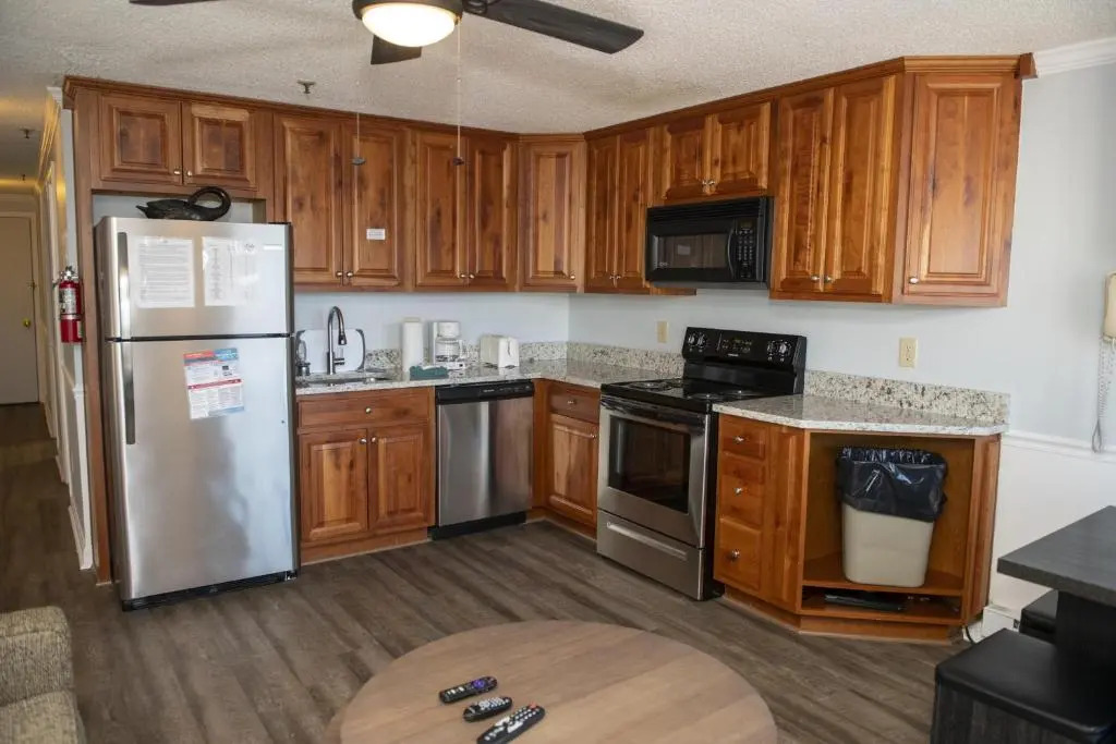 ML 343 Ski-InOut Island Kitchen Steps to Ballhooter Sleeps 6
