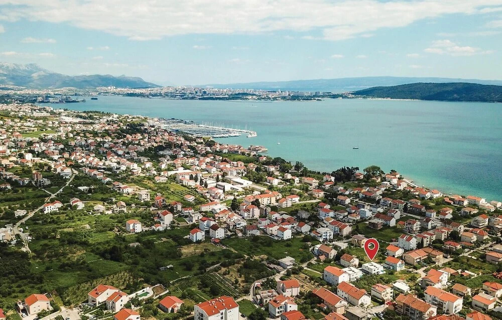Five-Bedroom Holiday Home In Kastel Kambelovac