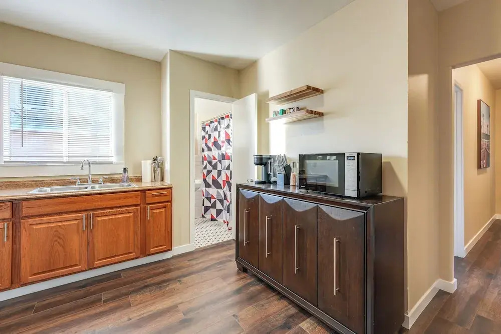 1 Mi to Dtwn, Chase Field! Getaway Near Light Rail