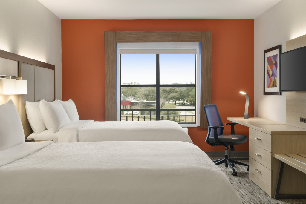 Holiday Inn Express & Suites Mt. Pleasant by IHG