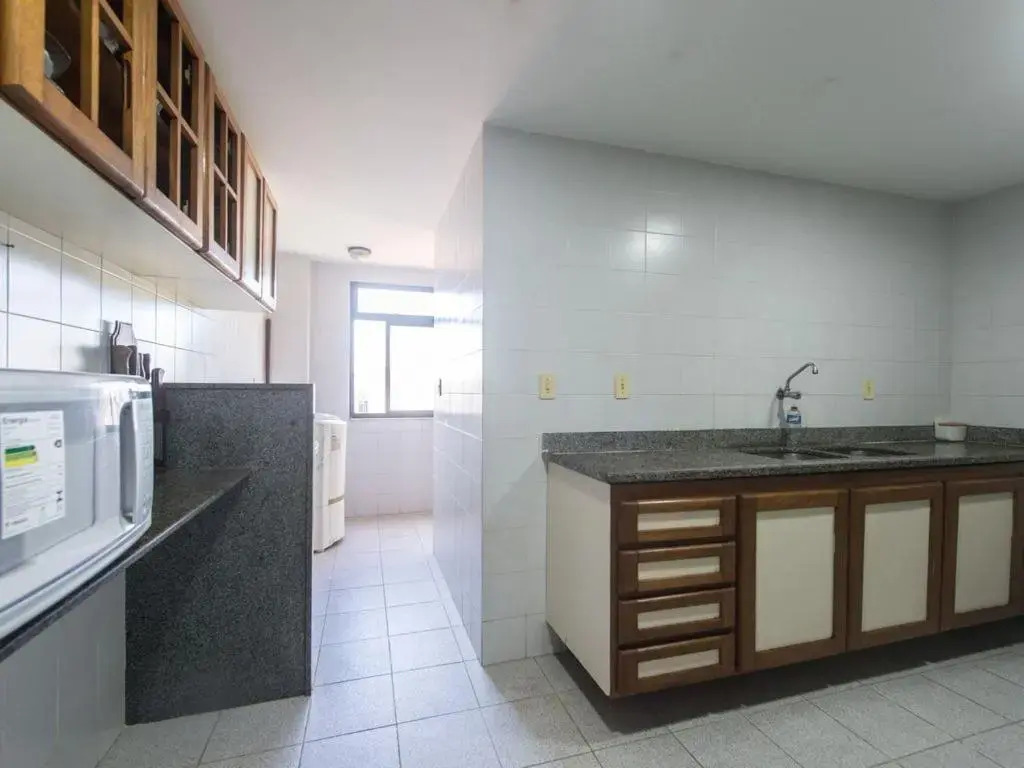 Excelente cobertura duplex a 2 quadras da Praia do Forte com 4 quartos