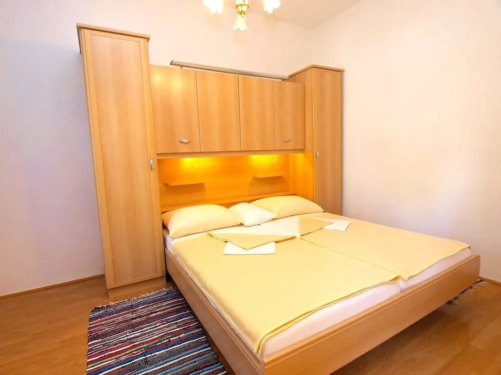 Apartment 1160