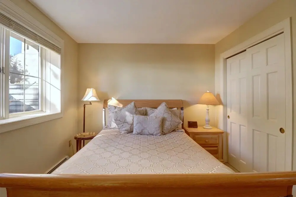 Spacious Slope-side Ski-In Ski-Out Town Home, Private Garage - ER12 by Redawning