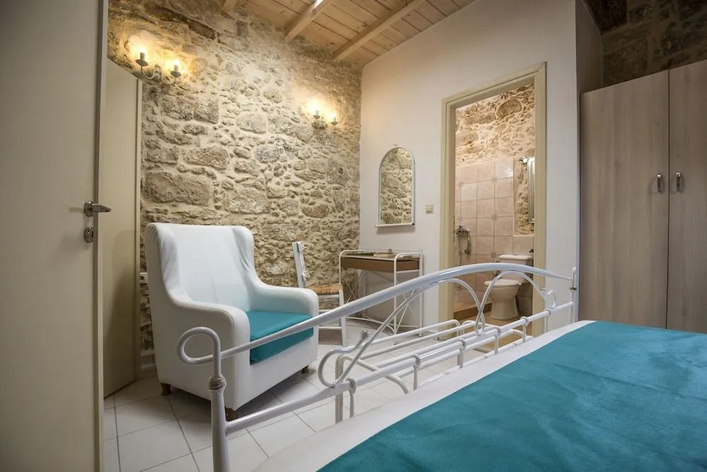 Trigono Luxury House