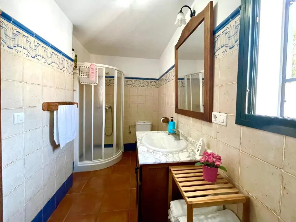 Apartamentos Axarquia 1, terraza privada con vistas a la montaña rio y al mar