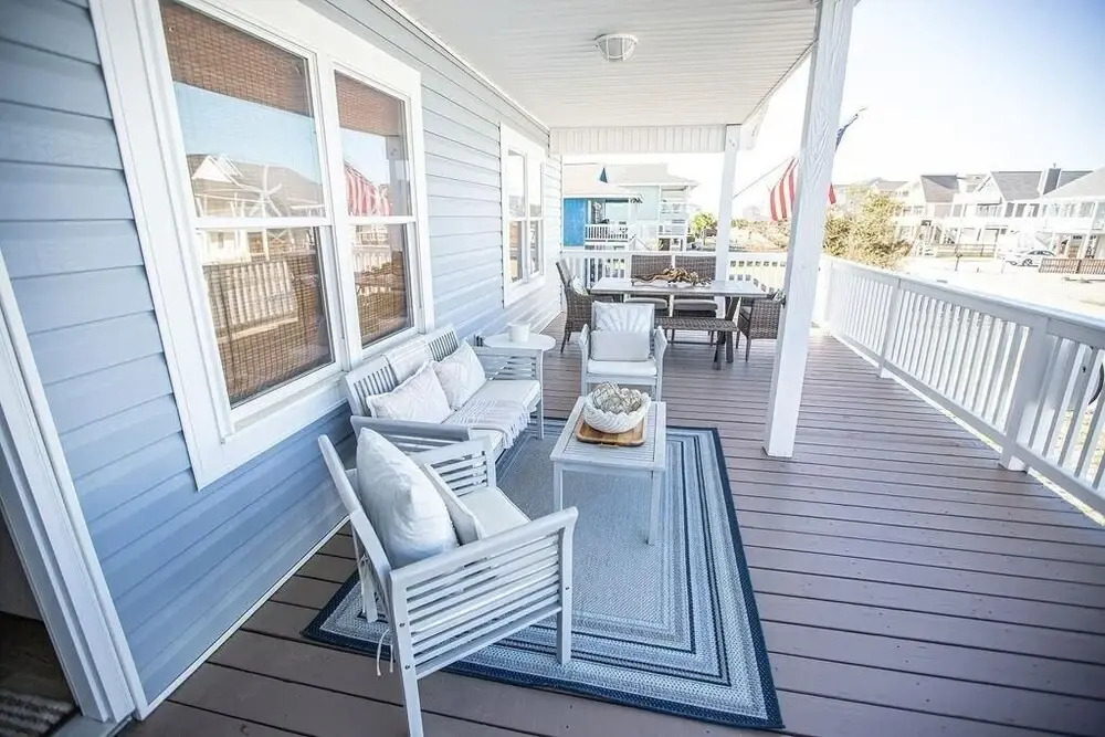 Blue Crab Cottage 4 Bedroom Home by RedAwning