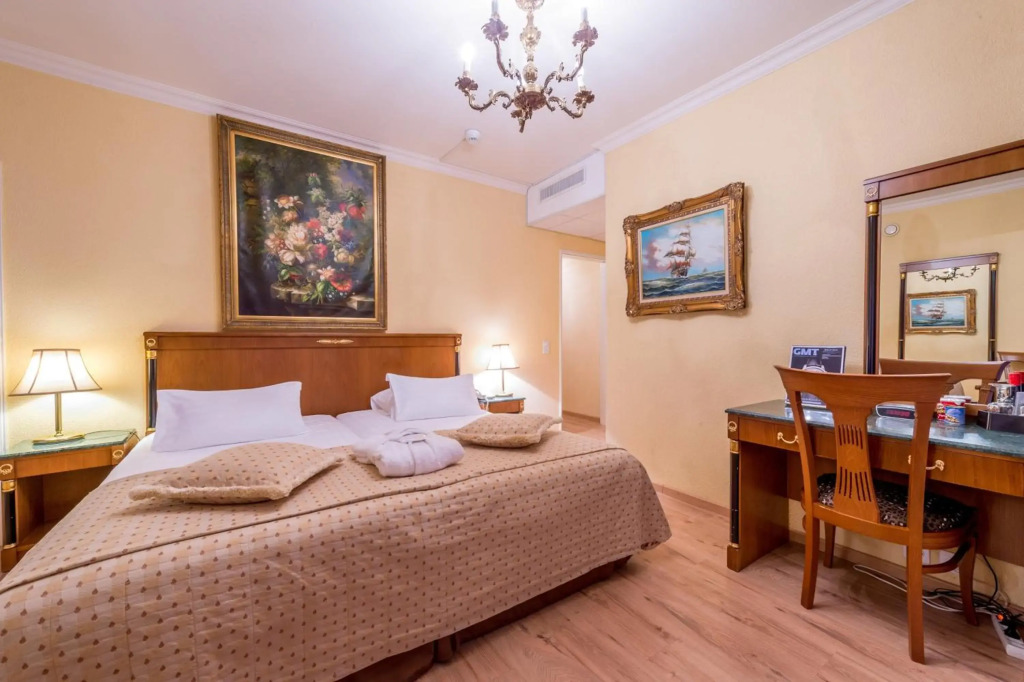 Hotel Century