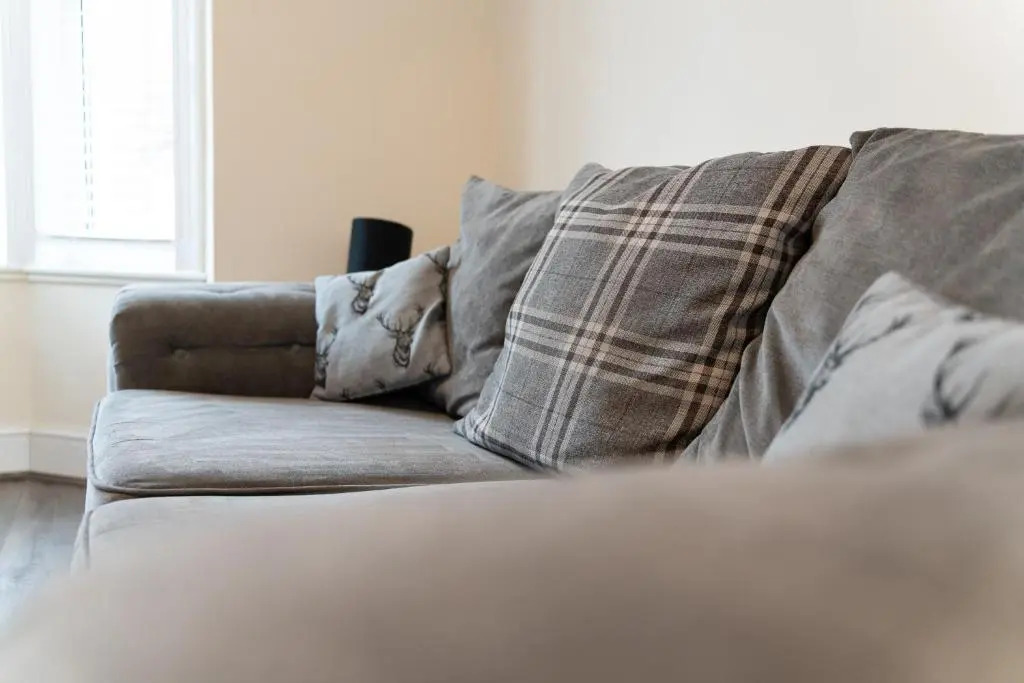 Large House, 4 Netflix Tv's, Sleeps 6, fast WIFI & Garden, Nearby parking