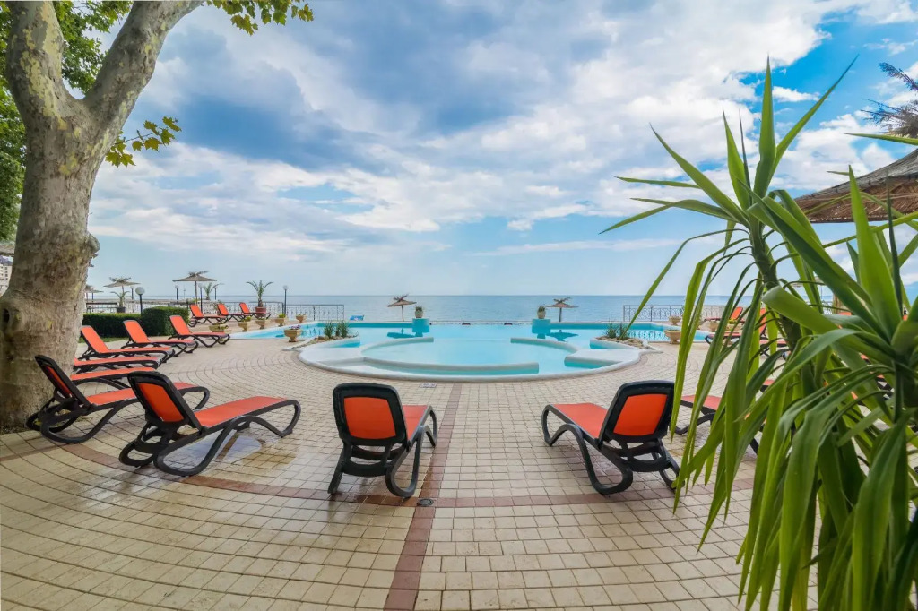 Marina Hotel, Sunny Day