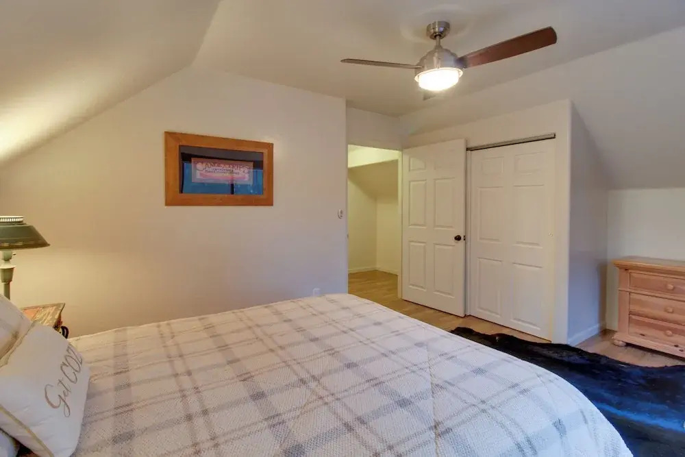 1 Mi to Rainbow Lake: Wooded Retreat w/ Deck!
