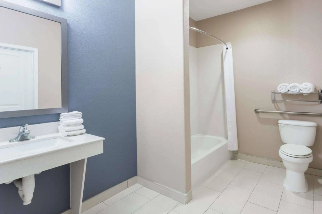 Atria Inn & Suites