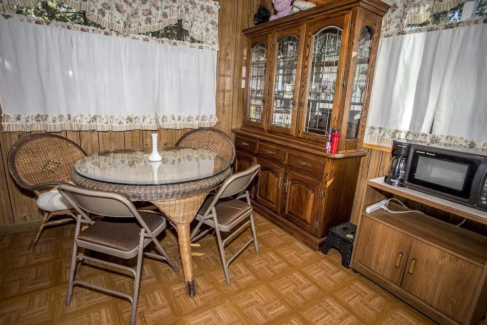 Just Right Cabin - 2 Br cabin by RedAwning