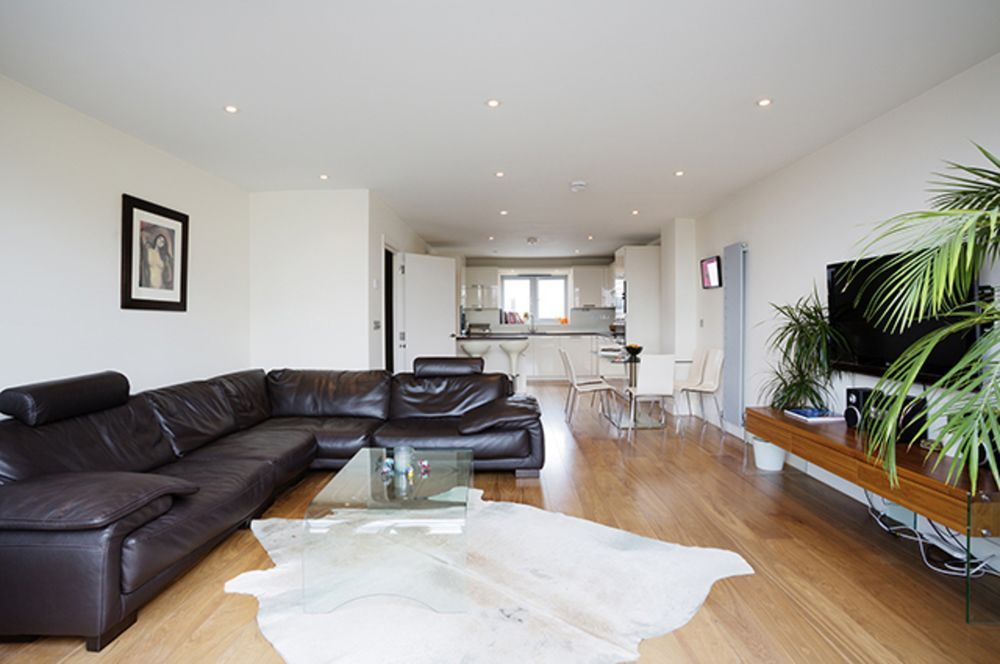 Veeve - Walk to Tower of London, 2 bed on Henriques St, City